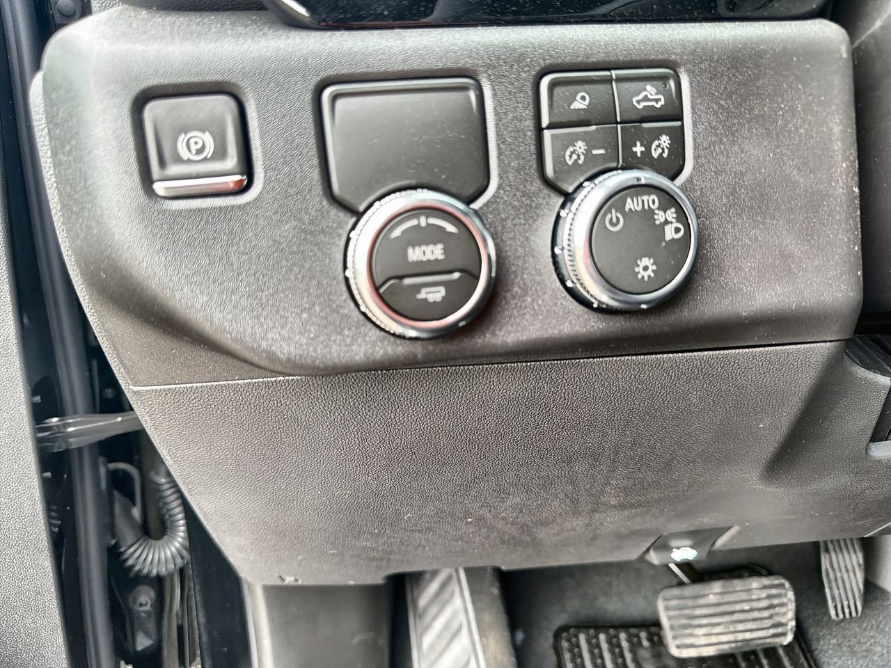 New 2026 Onyx Black GMC SLE image 15