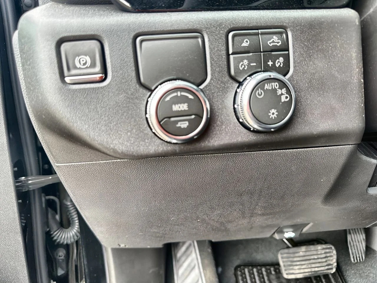 New 2026 Onyx Black GMC SLE image 15