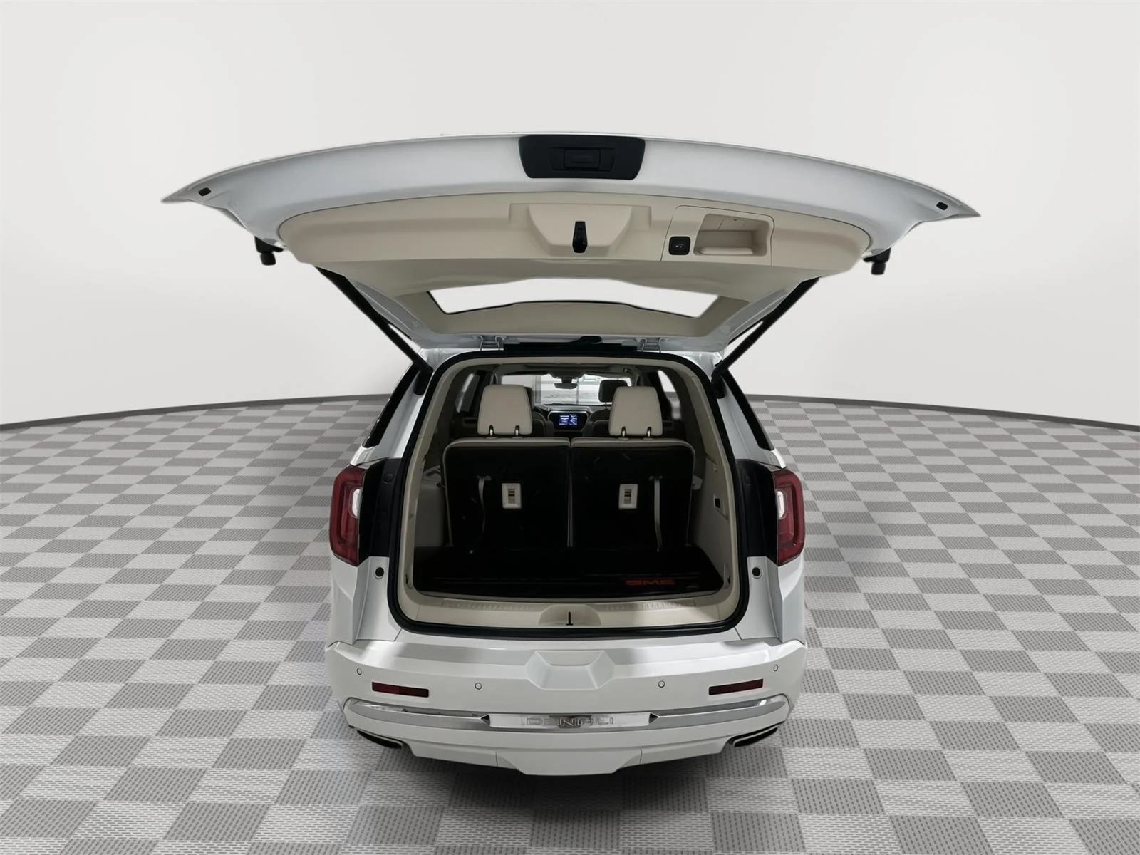 Used 2023 White Frost Tricoat GMC Denali image 26