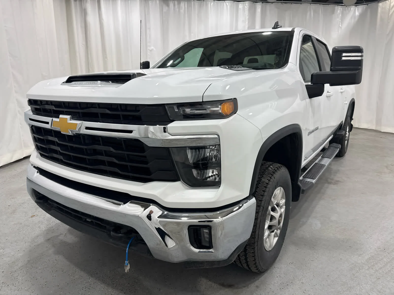 Used 2026 Summit White Chevrolet LT image 1
