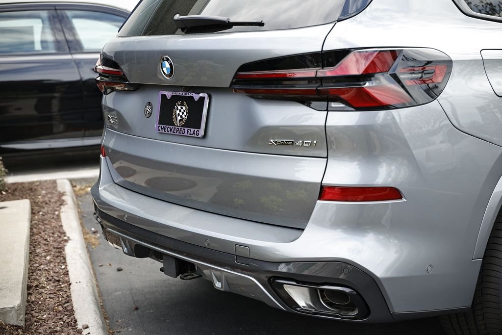 New 2026 Skyscraper Grey Metallic BMW xDrive40i image 9