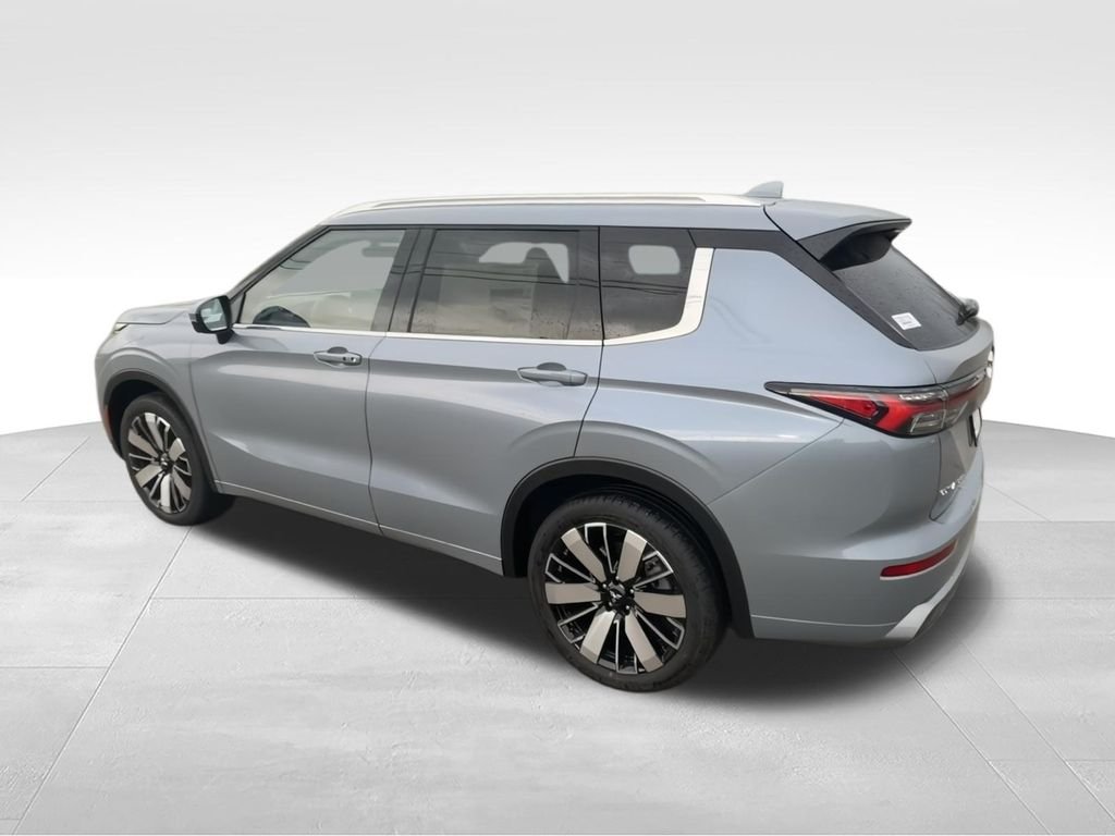 New 2026 Gray Mitsubishi SEL image 6