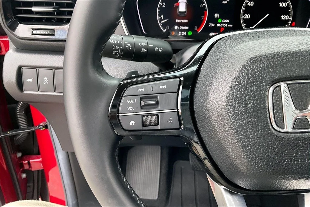 Used 2025 Red Honda Touring image 11