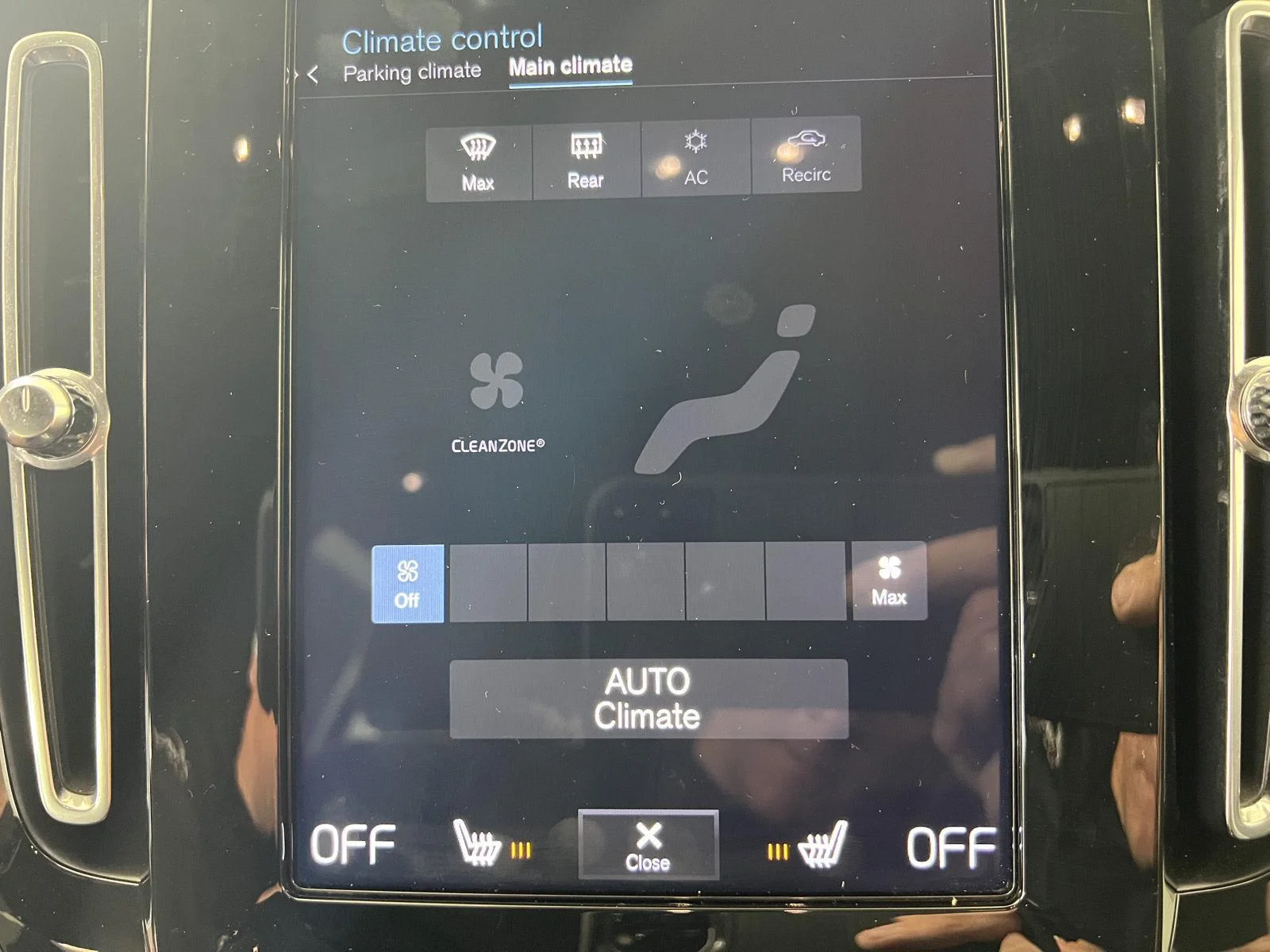 Used 2019 Gy Volvo R-Design image 22