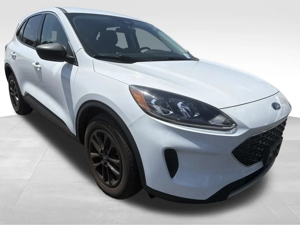 Used 2022 White Ford SE image 15