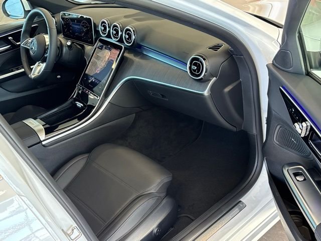 New 2026 MANUFAKTUR Moonlight White Metallic Mercedes-Benz C 300 image 24