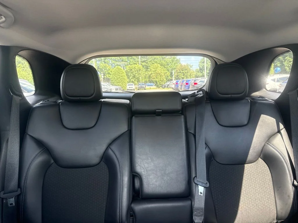 Used 2020 Red Jeep Latitude Plus image 13