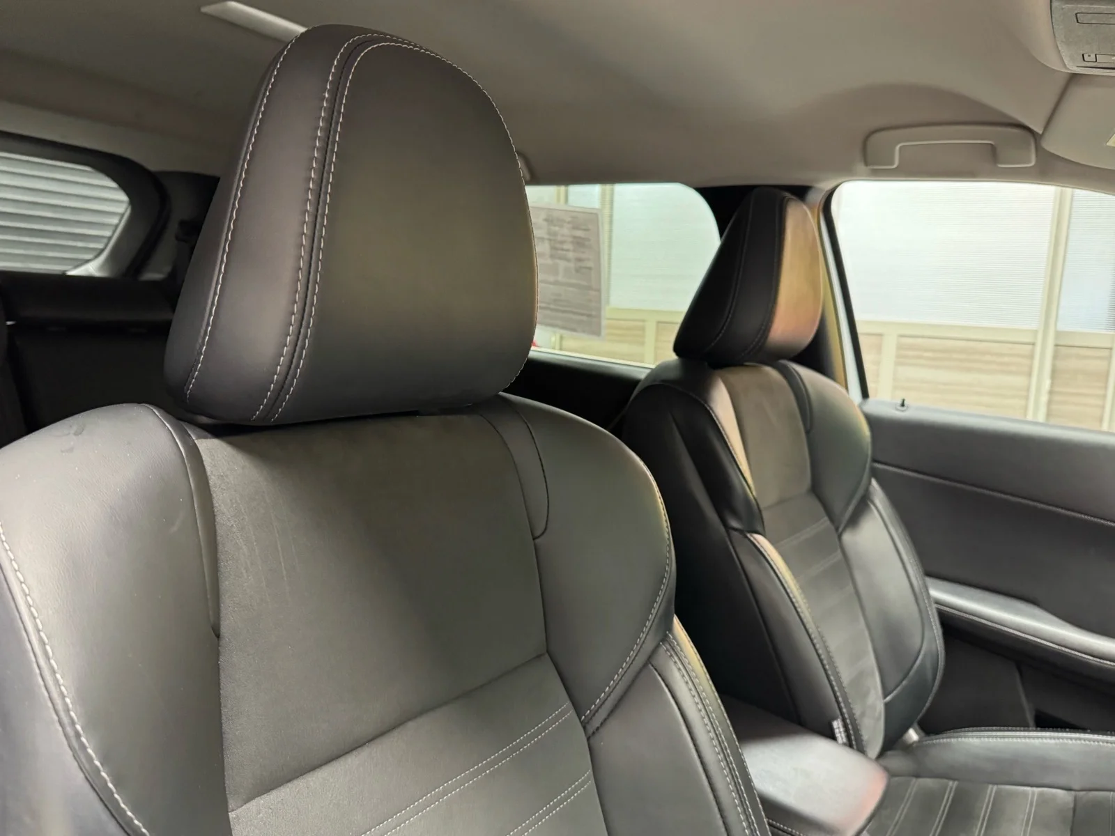 Used 2024 White Diamond (w85) Mitsubishi SE image 26