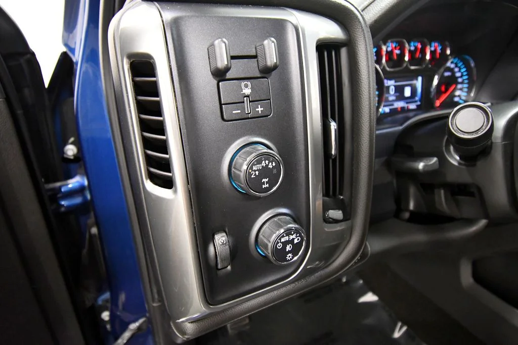 Used 2018 Blue Chevrolet LTZ image 18