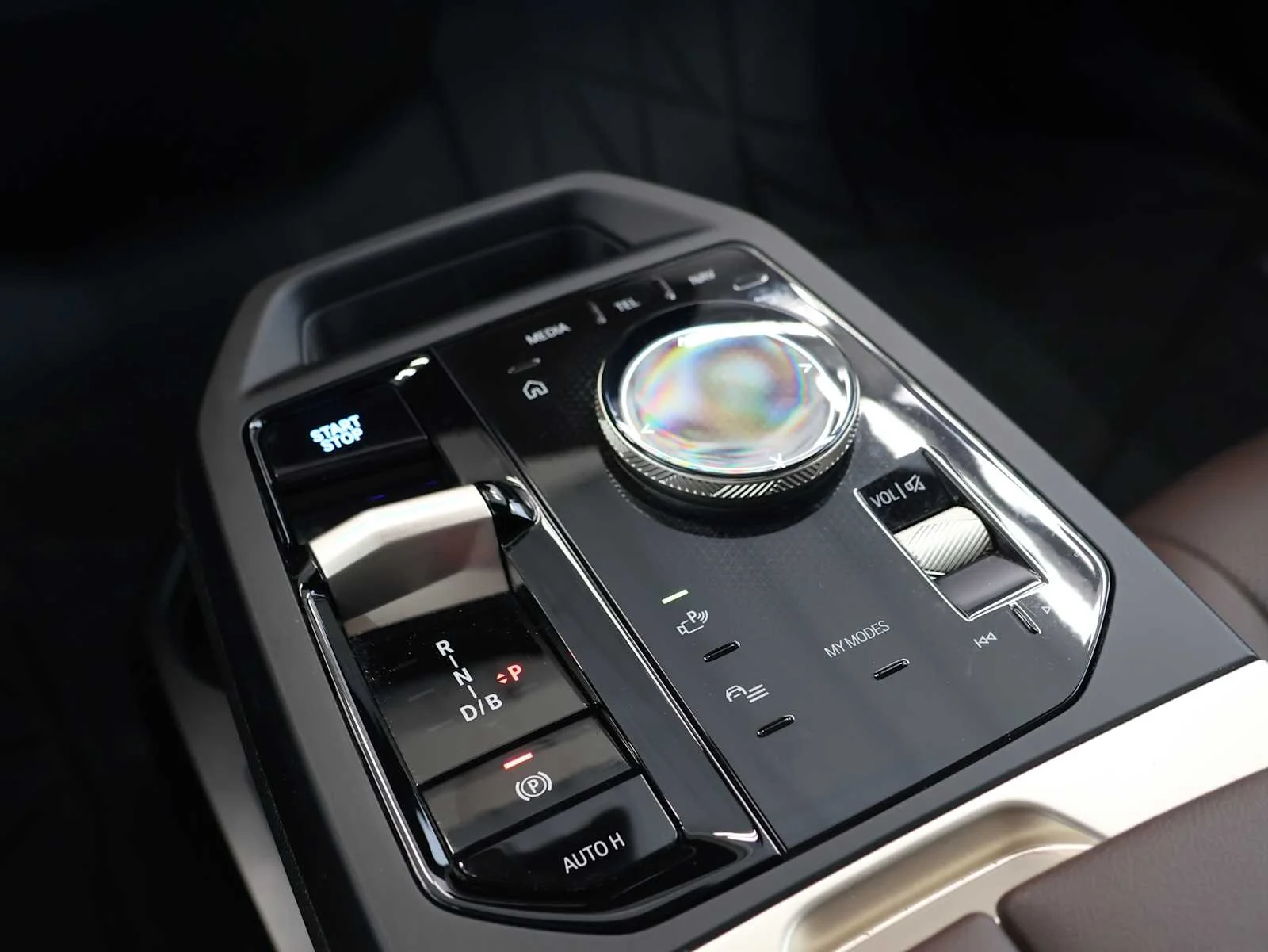 Used 2023 Black Sapphire Metallic BMW xDrive50 image 22