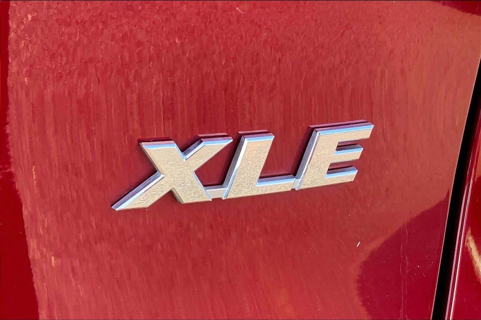 Used 2024 Ruby Flare Pearl Toyota XLE image 10