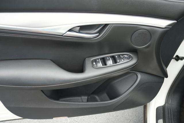 Used 2023 White INFINITI LUXE image 25