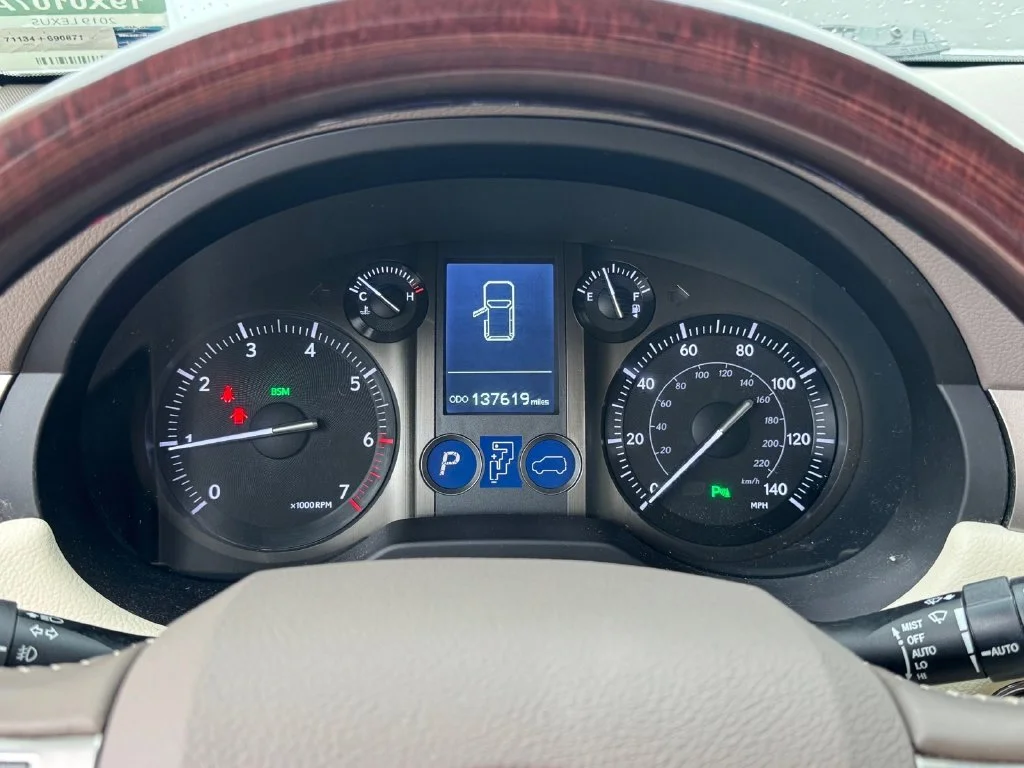 Used 2019 White Lexus 460 image 21