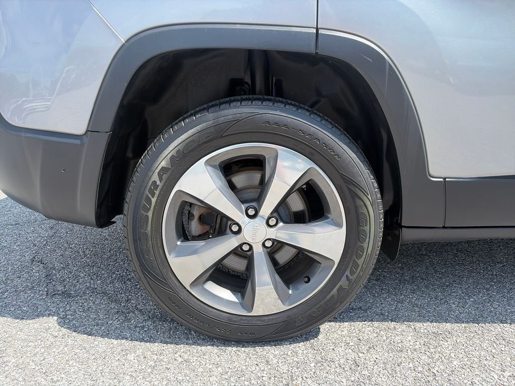 Used 2019 Silver Jeep Limited image 44