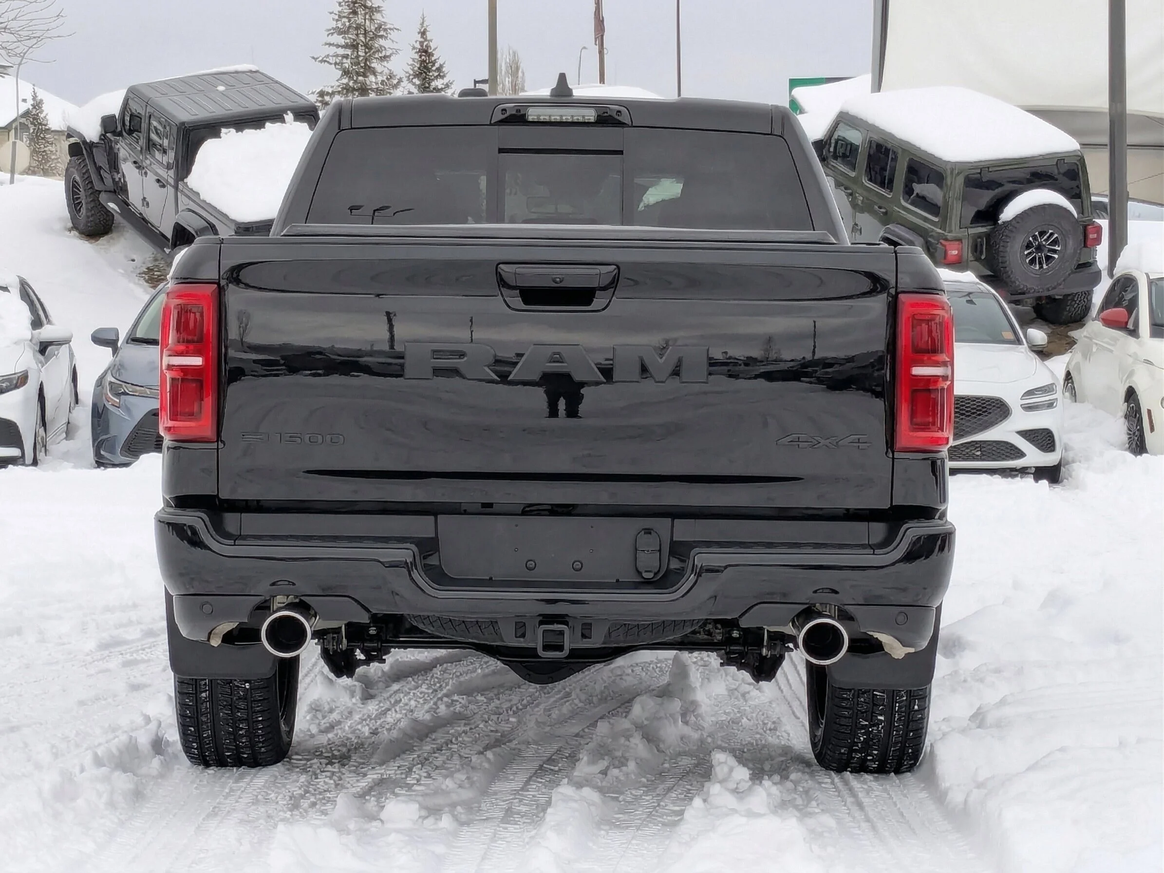 New 2026 Black RAM Limited - 5.7L HEMI V8 LEVEL 1 PKG PANO SUNROOF image 7