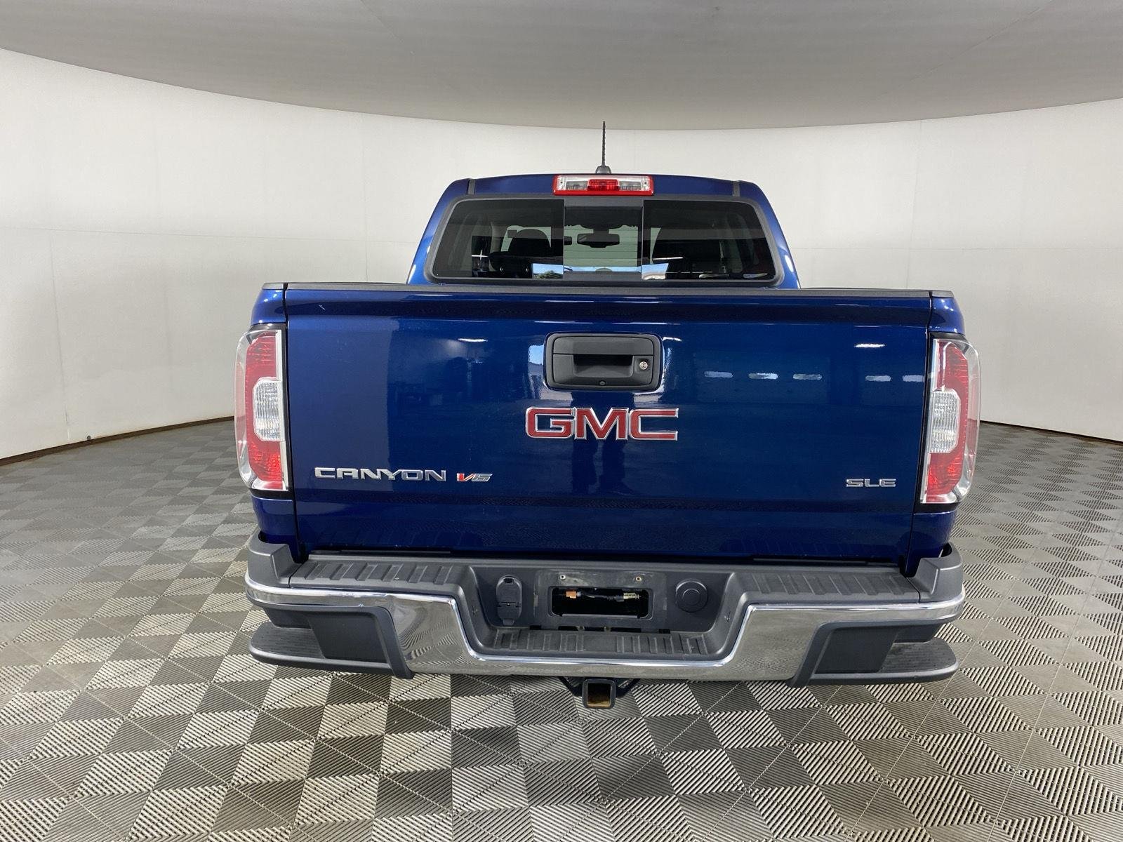 Used 2020 Blue Emerald Metallic GMC 4WD SLE image 16