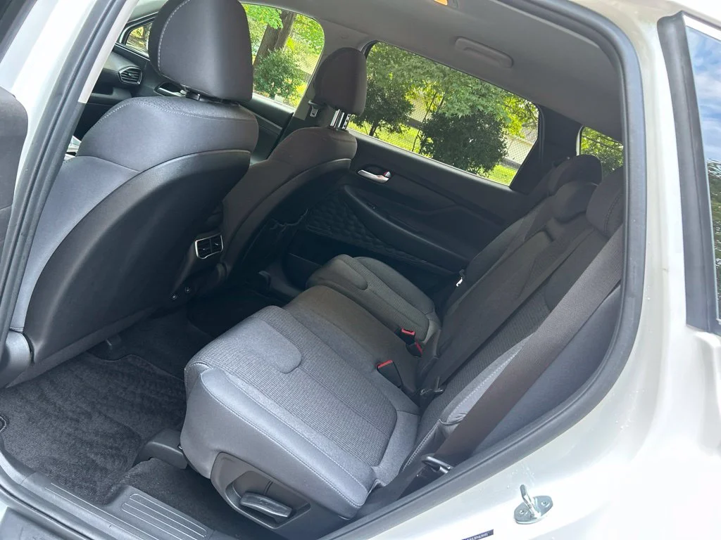 Used 2023 White Hyundai SE image 27