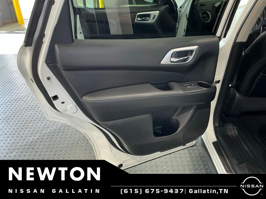 Used 2019 Pearl White Nissan Platinum image 49