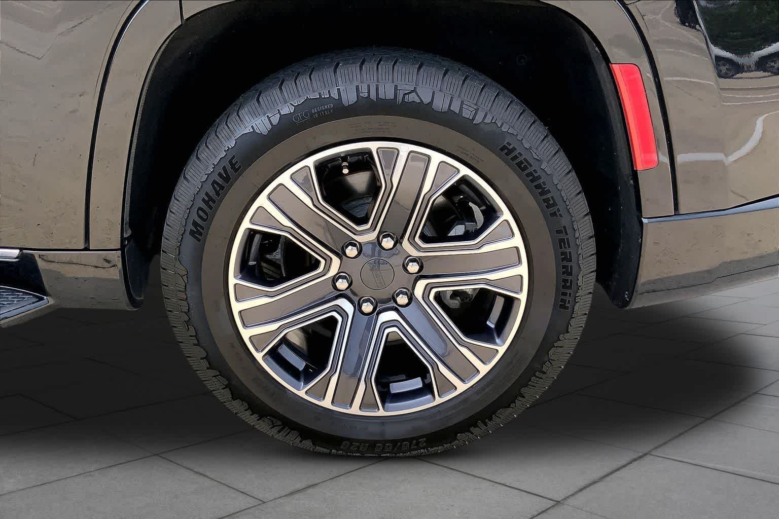 Used 2024 Diamond Black Crystal Pearlcoat Jeep Series II image 11