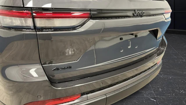 New 2026 Baltic Gray Metallic Clear-Coat Exterior Paint Jeep Altitude image 39