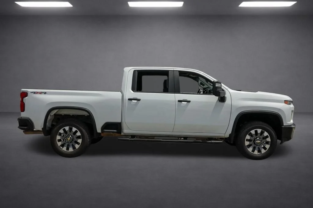 Used 2022 White Chevrolet Custom image 2