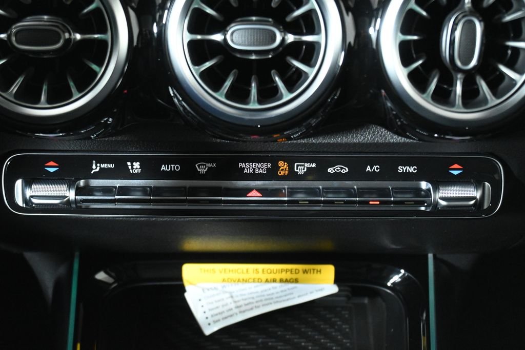 Used 2026 Night Black Mercedes-Benz GLB 250 image 21