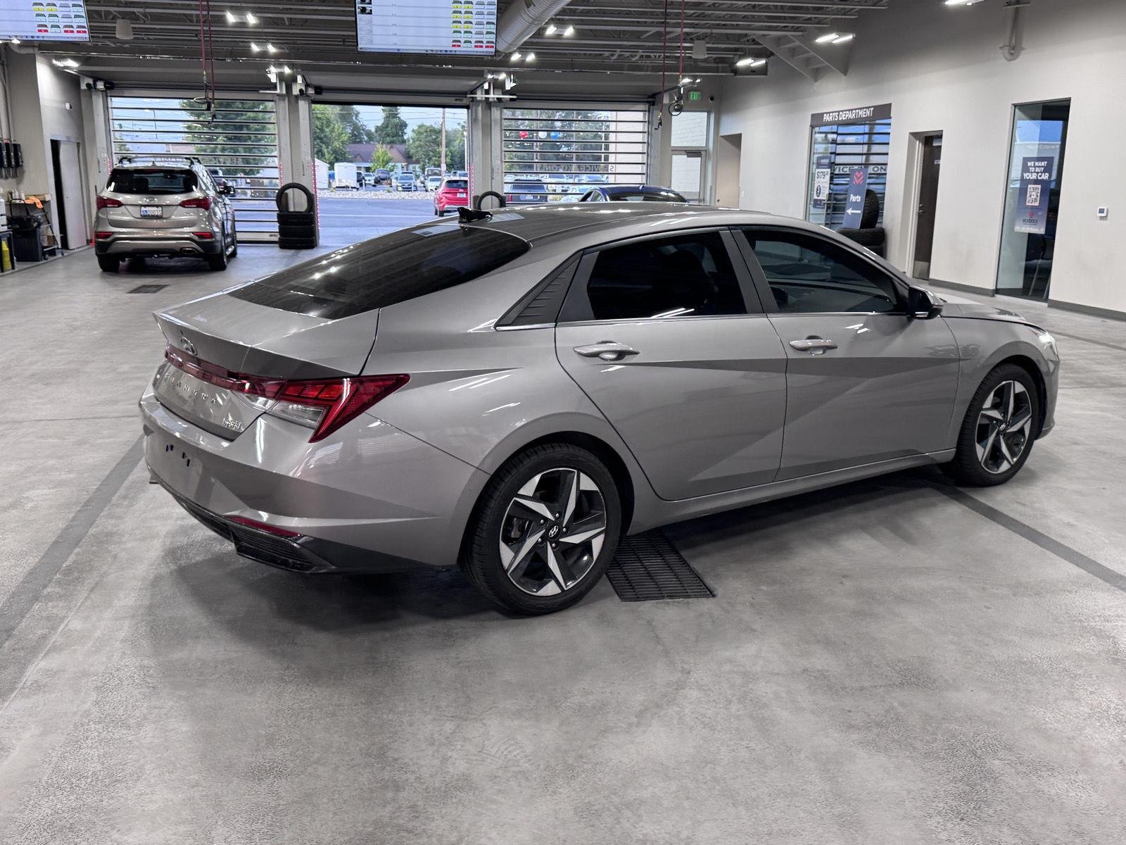 Certified Used 2023 Fluid Metal Hyundai Limited image 6
