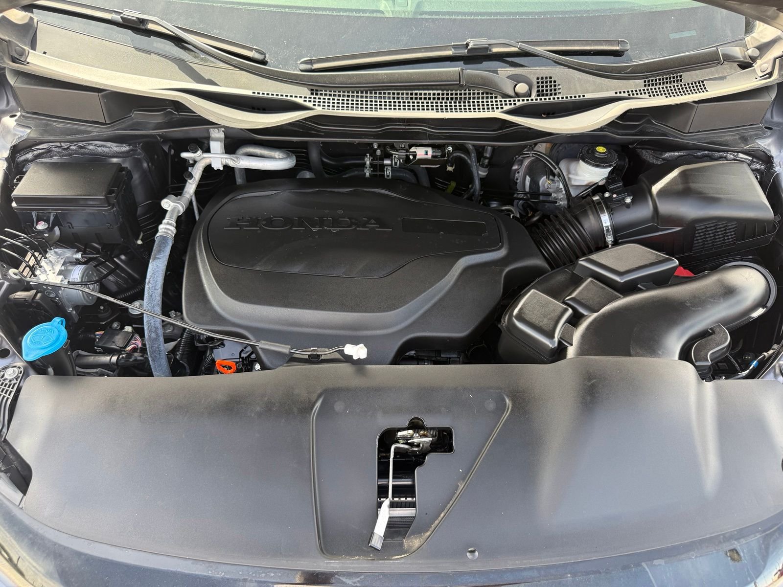 Used 2025 Solar Silver Metallic Honda EX-L image 48