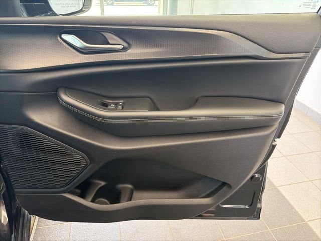 Used 2025 Black Jeep Altitude image 10
