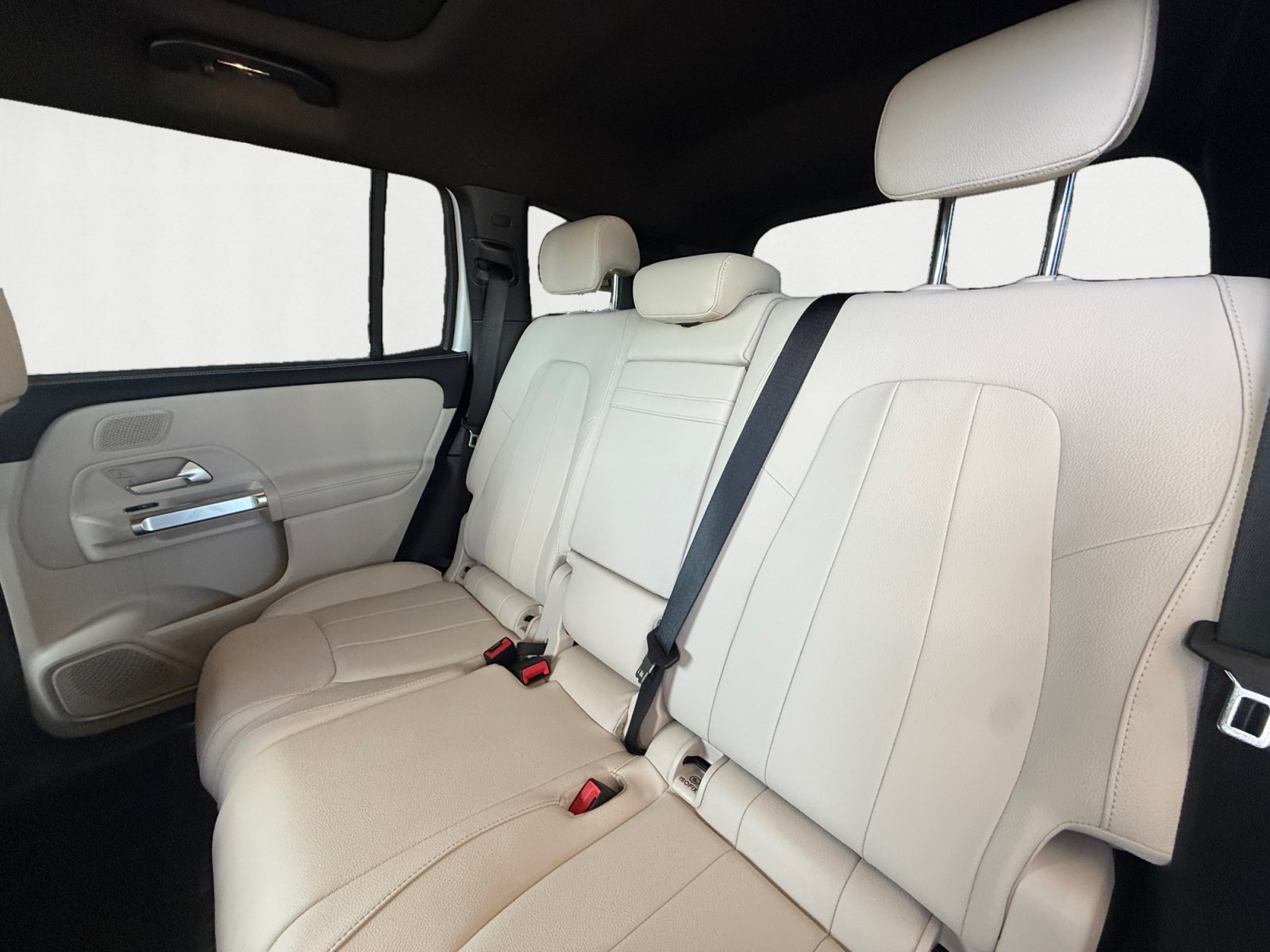 Used 2026 Polar White Mercedes-Benz GLB 250 image 13