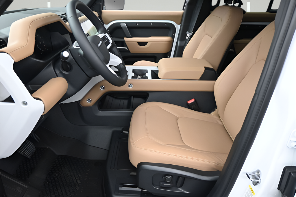 New 2026 White Land Rover X-Dynamic SE image 5