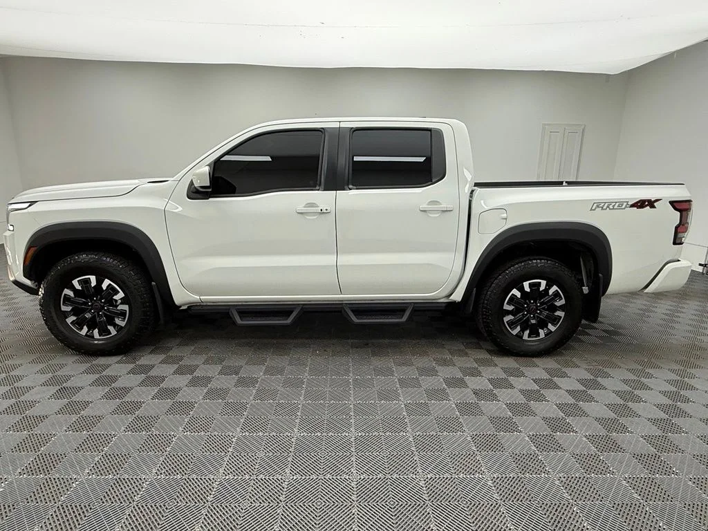 Used 2024 White Nissan PRO-4X image 12