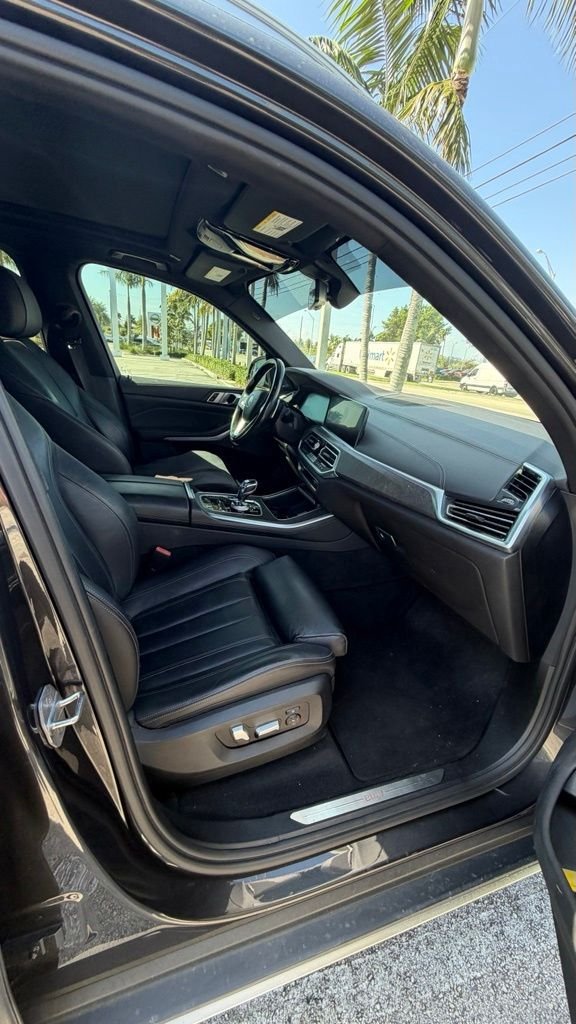 Used 2020 Gray BMW sDrive40i image 9