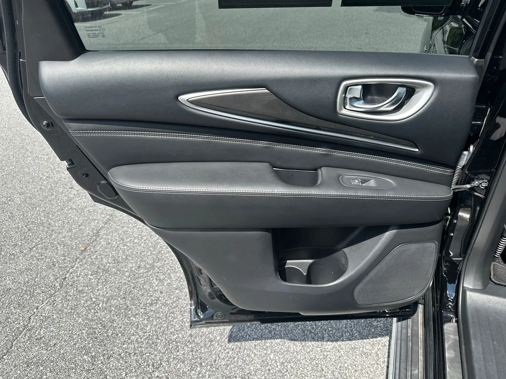 Used 2020 Black INFINITI LUXE image 18