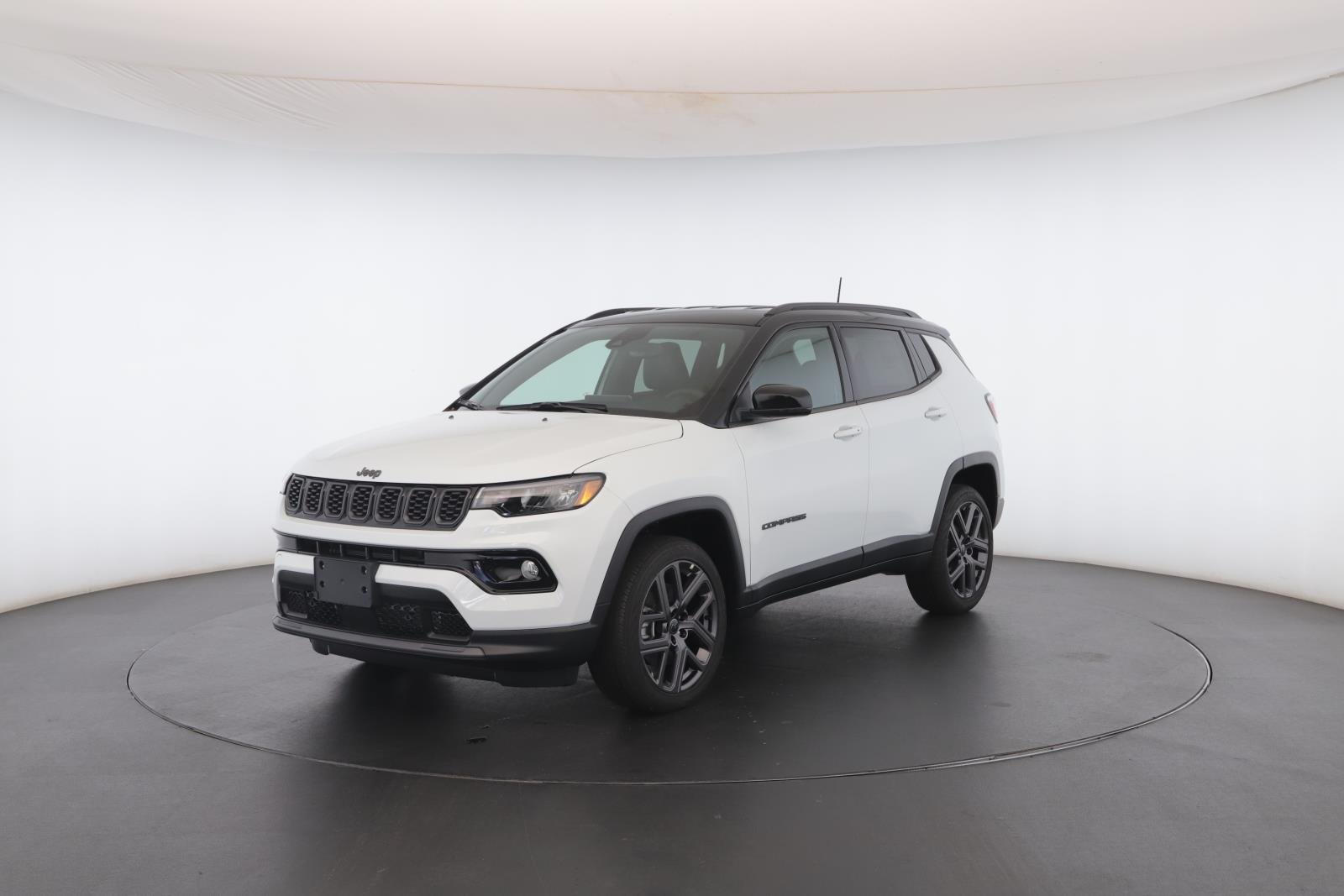 New 2026 Bright White Clear-Coat Exterior Paint Jeep Limited Altitude 4x4 image 38