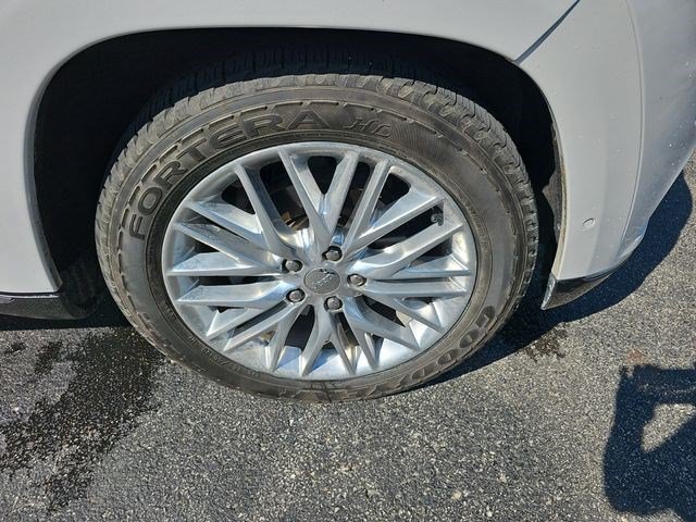 Used 2017 Ivory 3-Coat Jeep Summit image 9
