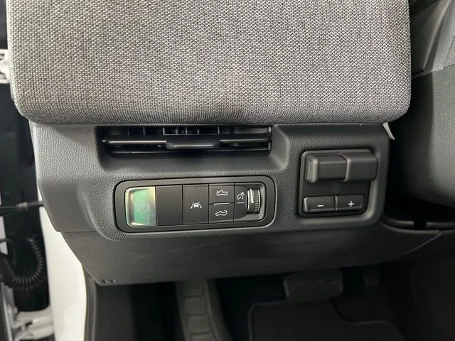 New 2026 Summit White GMC Elevation Extended Range image 18