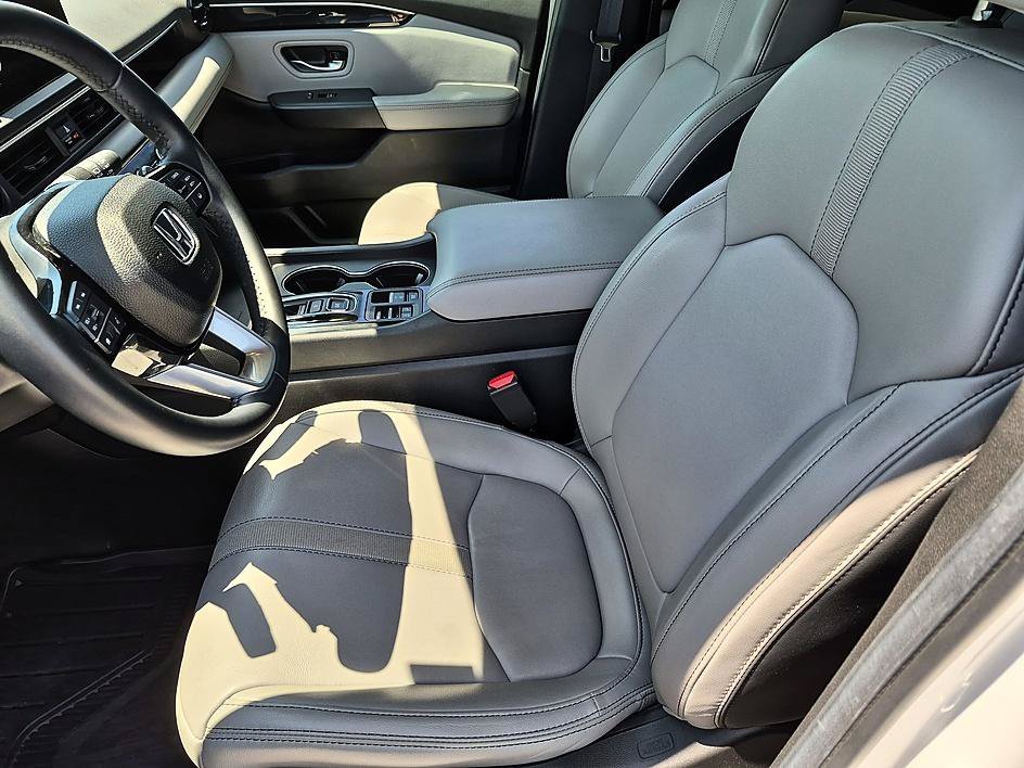 Used 2025 Platinum White Pearl Honda Touring image 15
