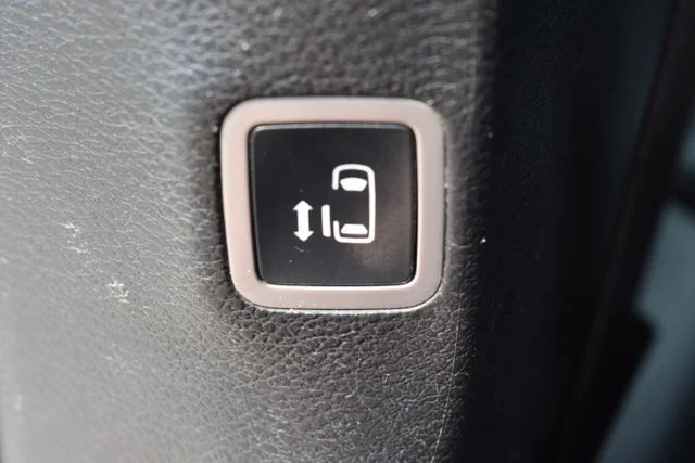 Used 2019 White Chrysler Touring L image 16