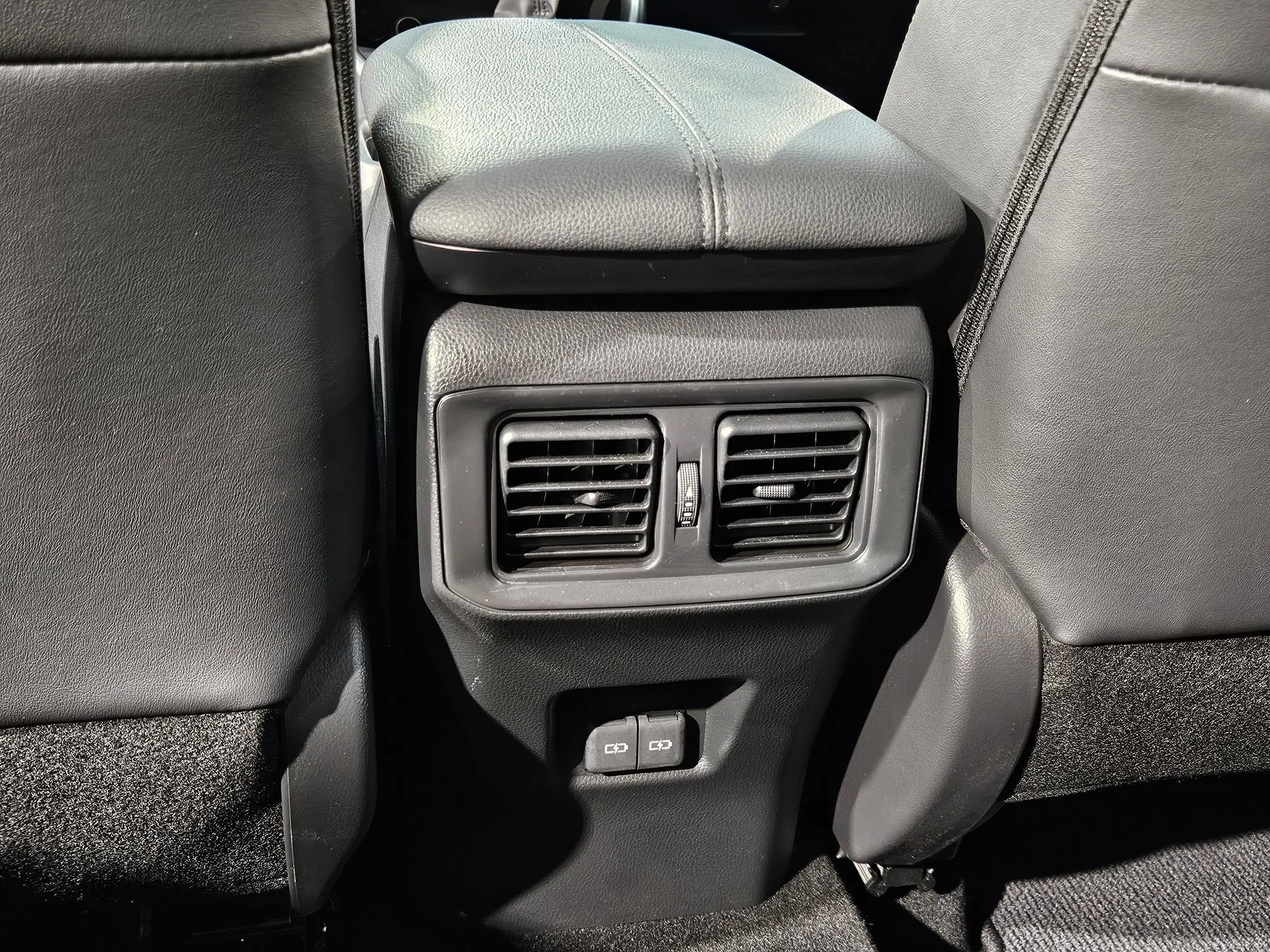 Used 2024 Wind Chill Pearl Toyota Hybrid XLE Premium image 38