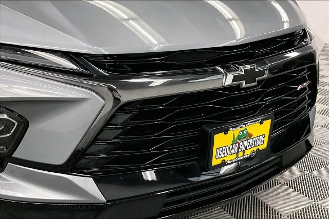 Used 2025 Sterling Gray Metallic Chevrolet RS image 33