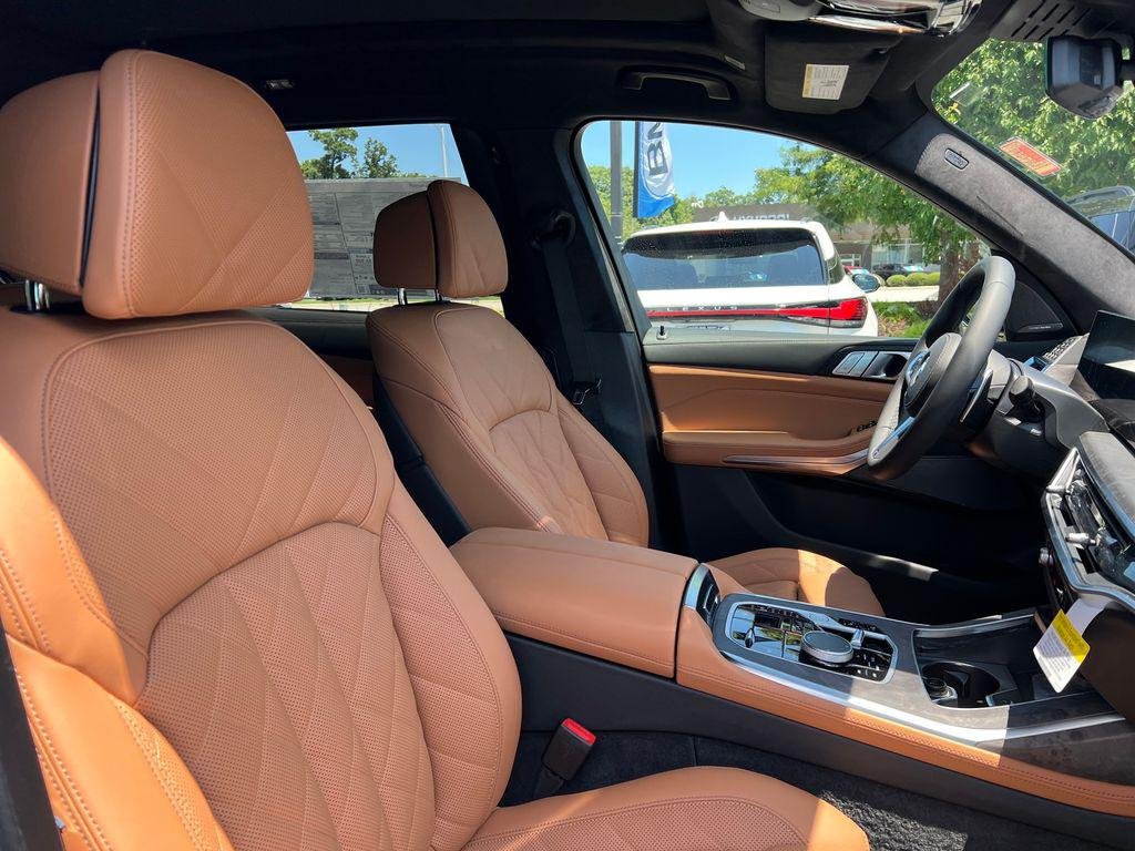New 2027 Black Sapphire Metallic BMW xDrive40i image 28