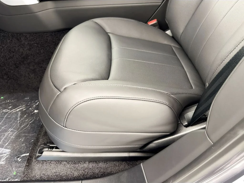 New 2026 Eiger Grey Land Rover SE image 20