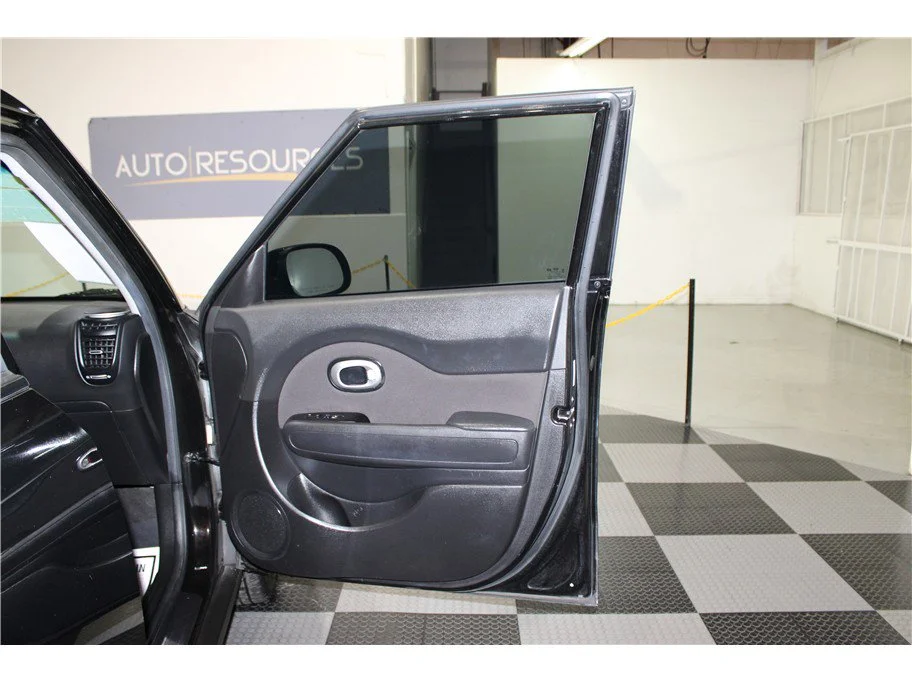 Used 2019 Shadow Black Kia + image 24