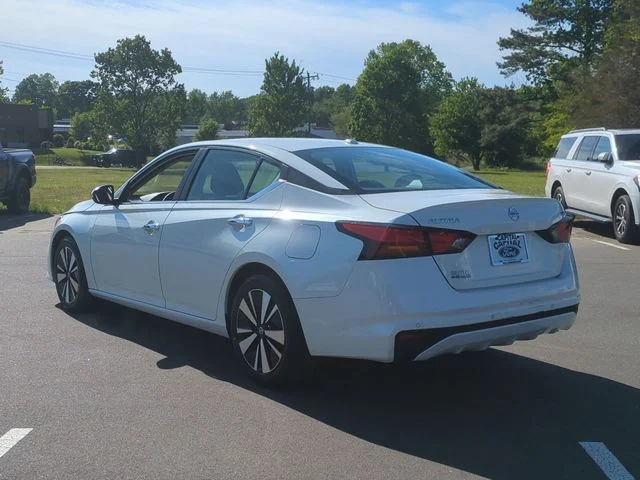 Used 2022 White Nissan 2.5 SV image 11