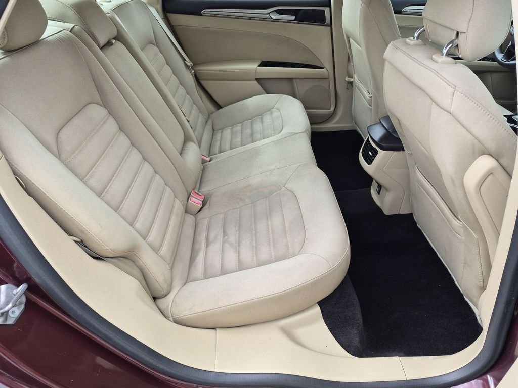 Used 2013 Red Ford SE image 23
