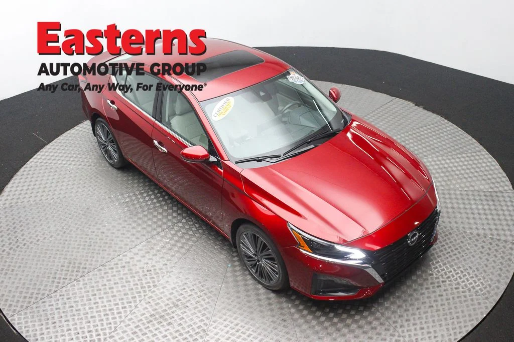 Used 2023 Red Nissan 2.5 SL image 3