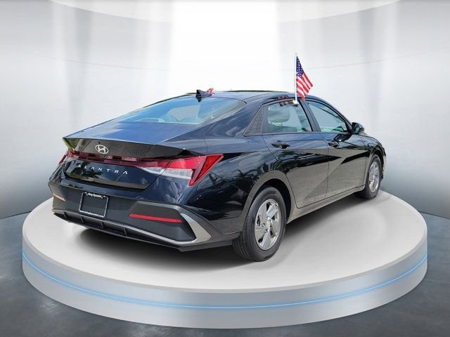 Certified Used 2025 Black Hyundai SE image 4