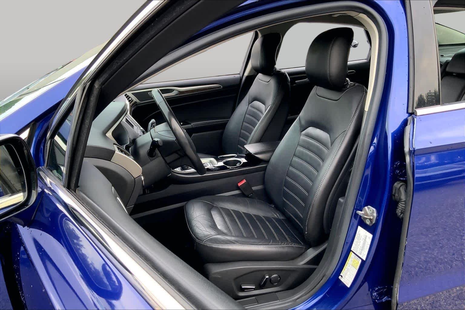 Used 2013 Deep Impact Blue Ford SE image 9