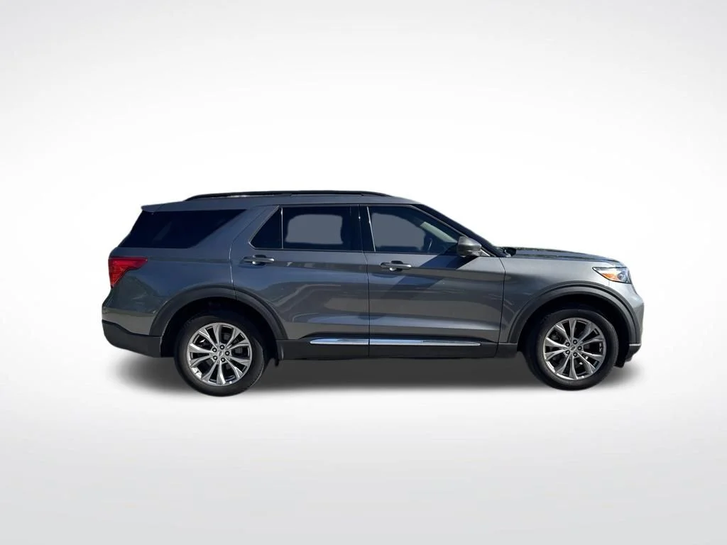 Used 2024 Gray Metallic Ford XLT image 4